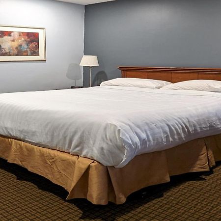 First Canada Hotel Cornwall Hwy 401 On Εξωτερικό φωτογραφία