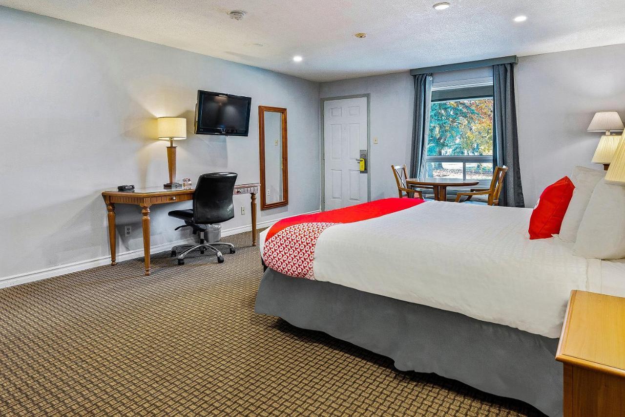 First Canada Hotel Cornwall Hwy 401 On Εξωτερικό φωτογραφία