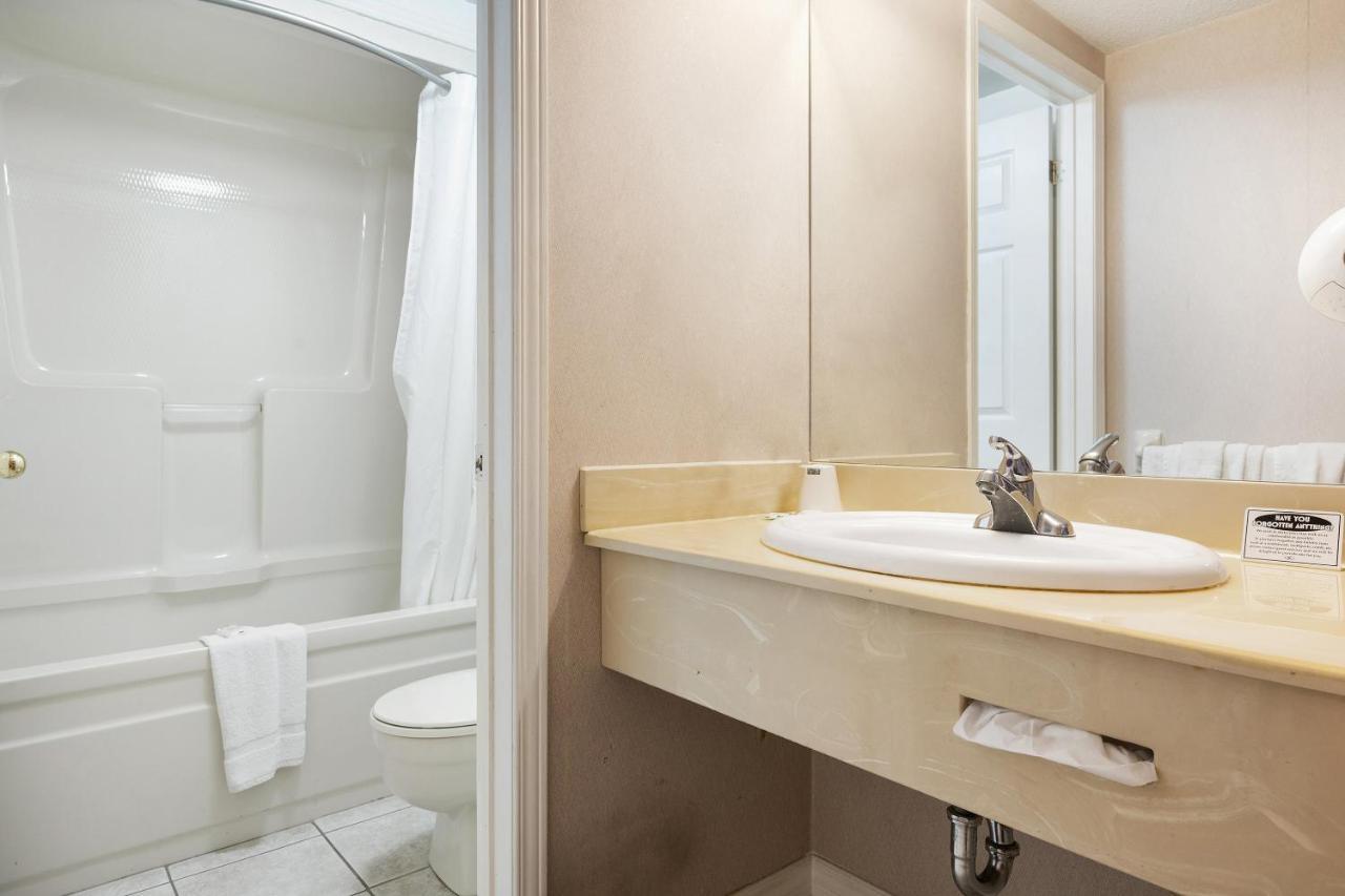 First Canada Hotel Cornwall Hwy 401 On Εξωτερικό φωτογραφία
