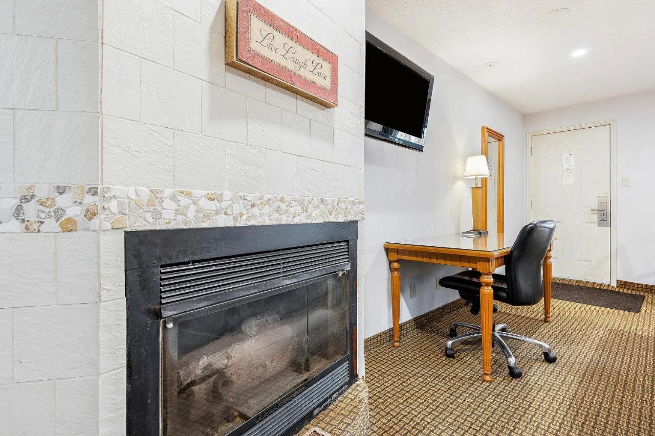 First Canada Hotel Cornwall Hwy 401 On Εξωτερικό φωτογραφία