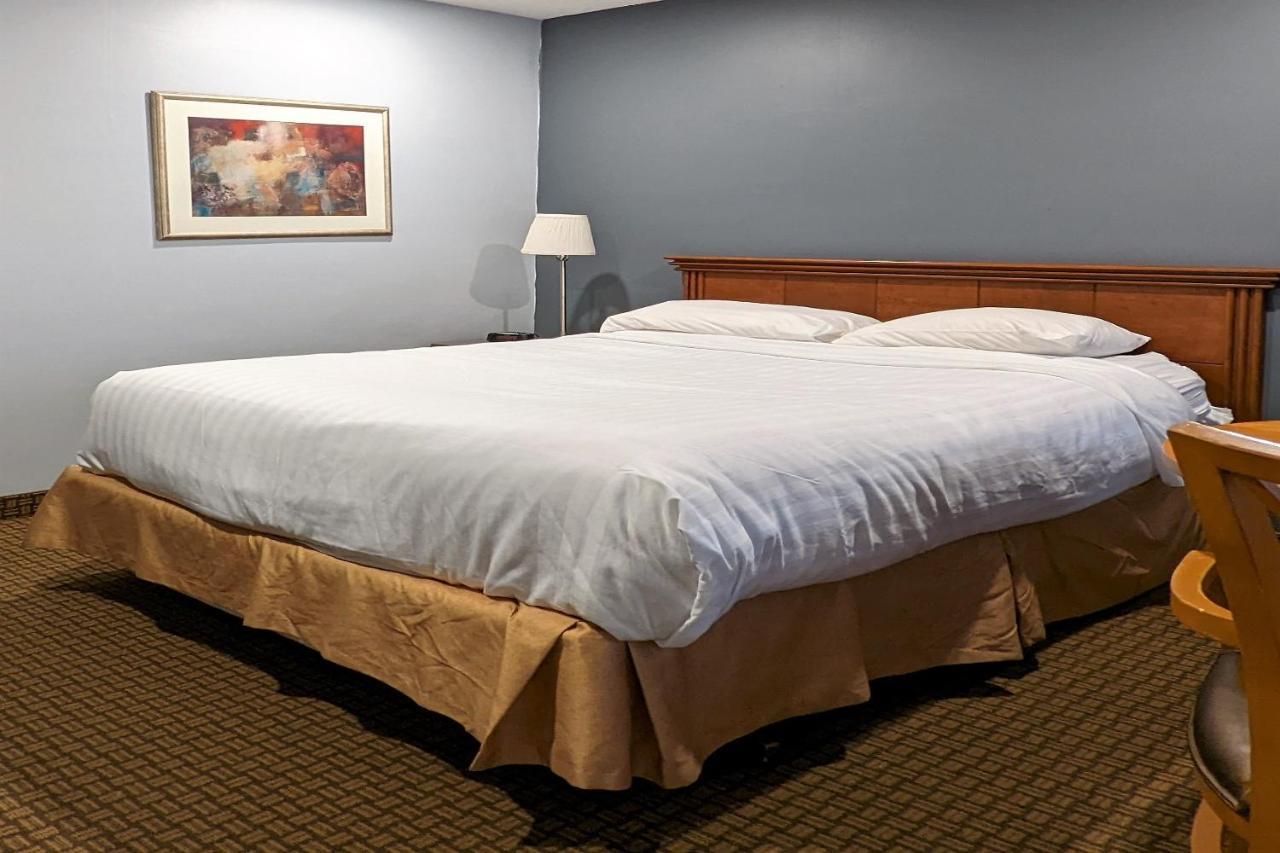 First Canada Hotel Cornwall Hwy 401 On Εξωτερικό φωτογραφία